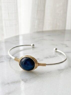 Navy Blue Dainty Wire Stone Bracelet